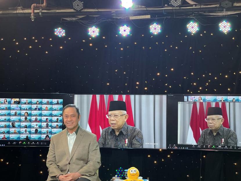 Founder ESQ Group, Ary Ginanjar Agustian bersama Wakil Presiden RI Maruf Amin saat pembukaan AKHLAK Award BUMN 2022, secara daring.