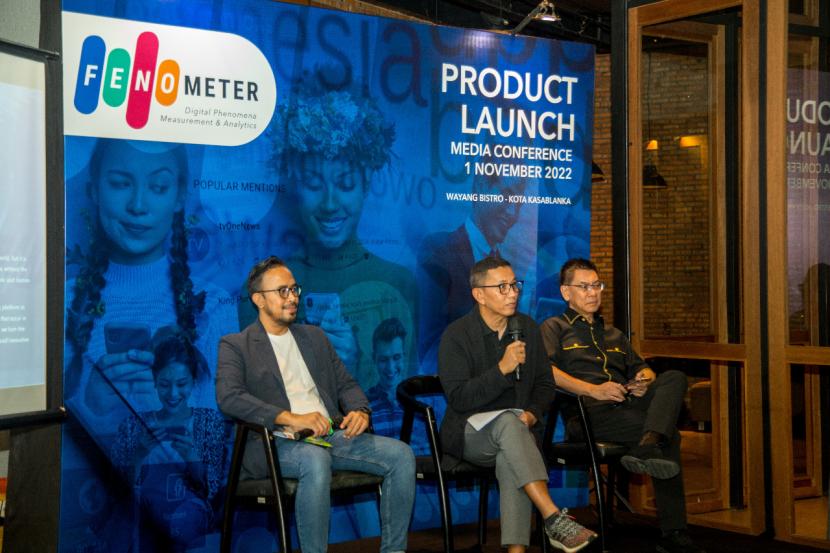 Founder Fenometer Teguh Handoko (tengah) dalam peluncuran Fenometer di Jakarta Selatan, Selasa (1/11/2022)