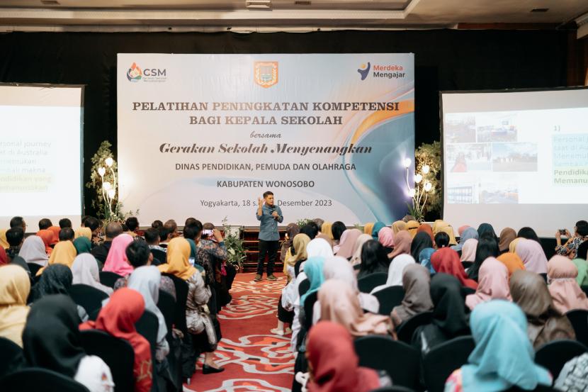 Founder Gerakan Sekolah Menyenangkan (GSM) Muhammad Nur Rizal mengisi Pelatihan Peningkatan Kompetensi bagi para Kepala Sekolah di Kabupaten Wonosobo, Jawa Tengah, di Yogyakarta beberapa waktu lalu. 