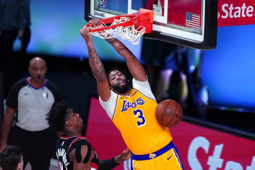 Foward La Lakers Anthony Davis.