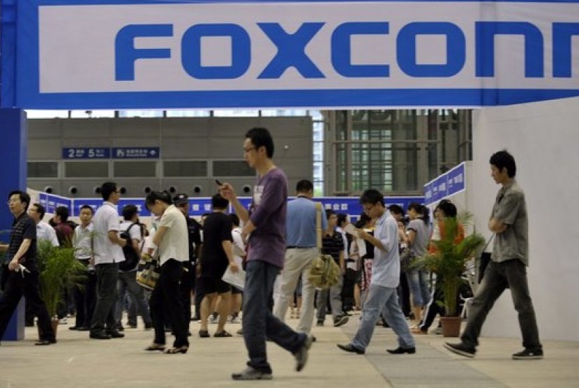 Foxconn, pabrik iPhone terbesar di China. Sejumlah karyawan Foxconn kabur untuk menghindari lockdown di Zhengzhou, China.