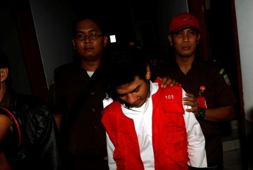  FR alias Doyok, tersangka kasus pembunuhan Alawy Yusianto, menjalani sidang perdana di Pengadilan Negeri Jakarta Selatan, Selasa (22/1)