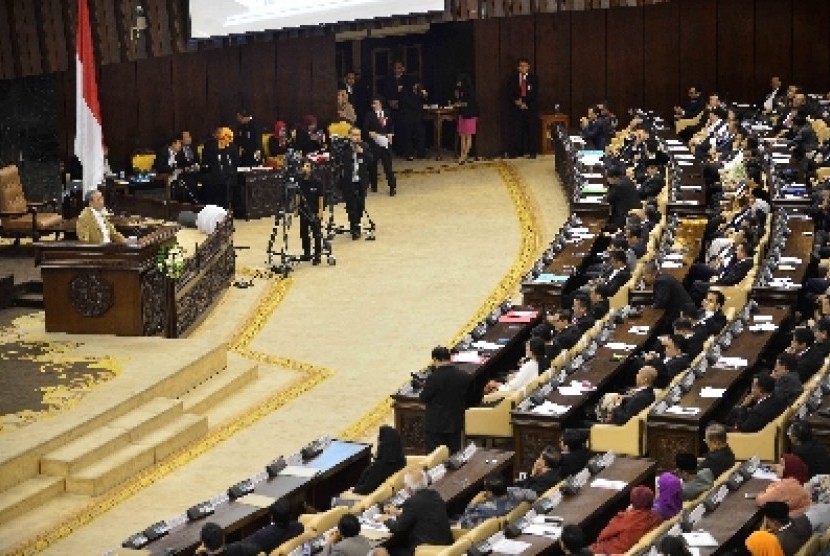 Fraksi DPD menyampaikan nama paket calon pimpinan MPR dalam sidang paripurna di Gedung Paripurna Nusantara I, Kompleks Parlemen Senayan, Jakarta, Selasa (7/10). 