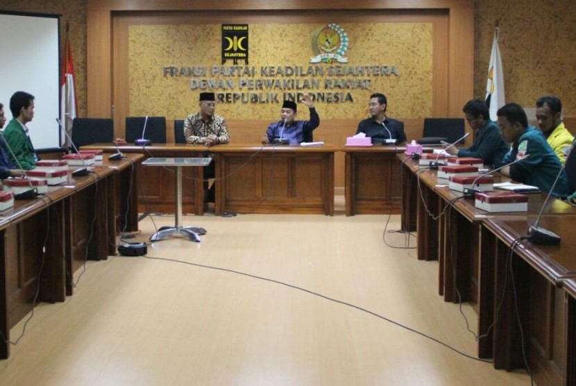 Fraksi PKS menerima BEM seluruh Indonesia 