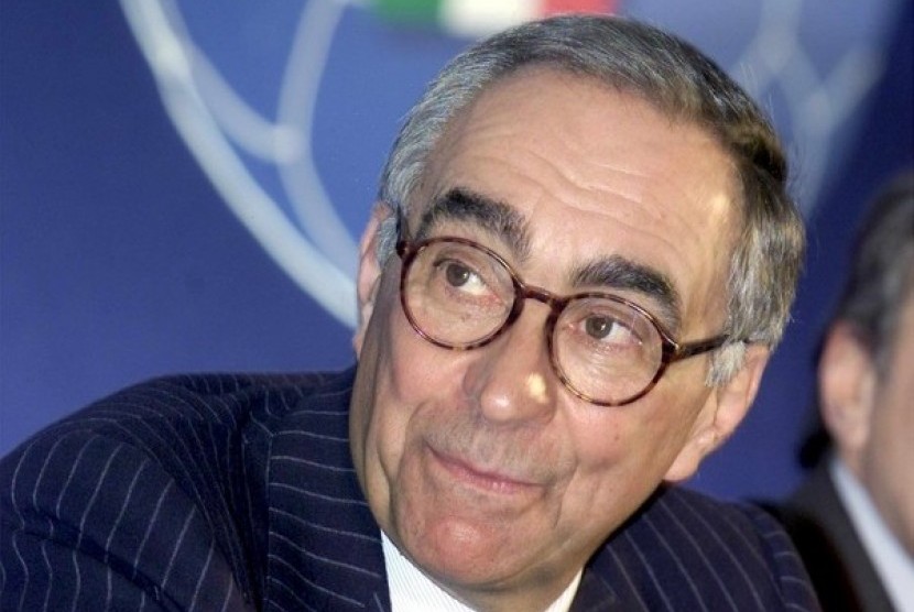 Franco Carraro, mantan presiden FIGC, memberikan ulusan terhadap pertandingan Liga Italia yang tertunda akibat wabah virus corona..