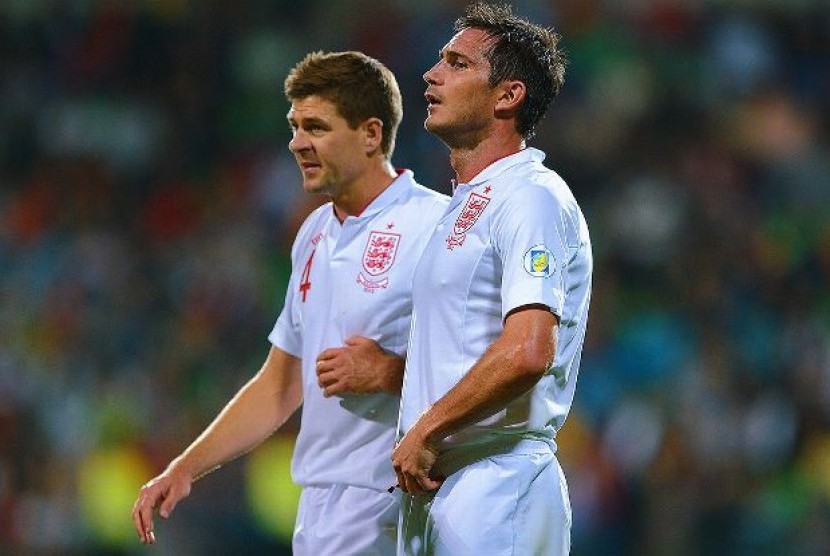 Frank Lampard bersama Steven Gerrard sewaktu membela tim nasional Inggris