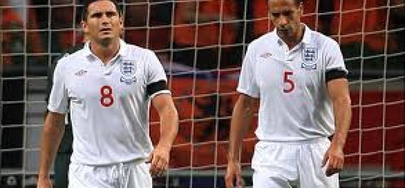 Frank Lampard dan Rio Ferdinand saat berkostum Timnas Inggris. Keduanya dikabarkan diminati klub Liga Cina,Guizhou Renhe. 