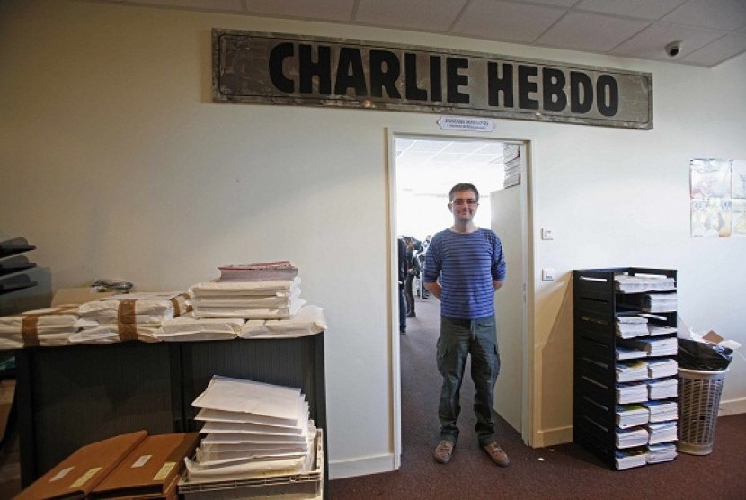 French cartoonist Charb, publishing director of French satirical weekly Charlie Hebdo, poses for photographs at their offices in Paris, September 19, 2012. Charlie Hebdo published cartoons of the Prophet Mohammad PBUH on Wednesday, a decision criticised by the French authorities which sent riot police to protect the magazine's offices.   