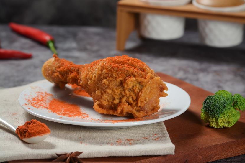 Ayam goreng tepung atau yang populer disebut Fried Chicken (ilustrasi)