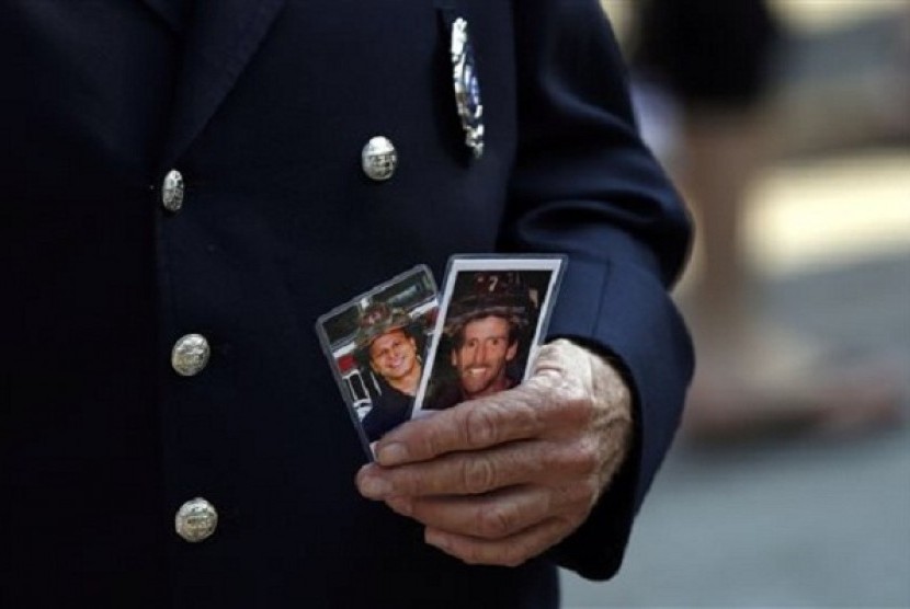 Friends and relatives of the victims of the 9/11 terrorist attacks gather at the National September 11 Memorial at the World Trade Center site, Wednesday, Sept. 11, 2013, for a ceremony marking the 12th anniversary of the attacks in New York. 