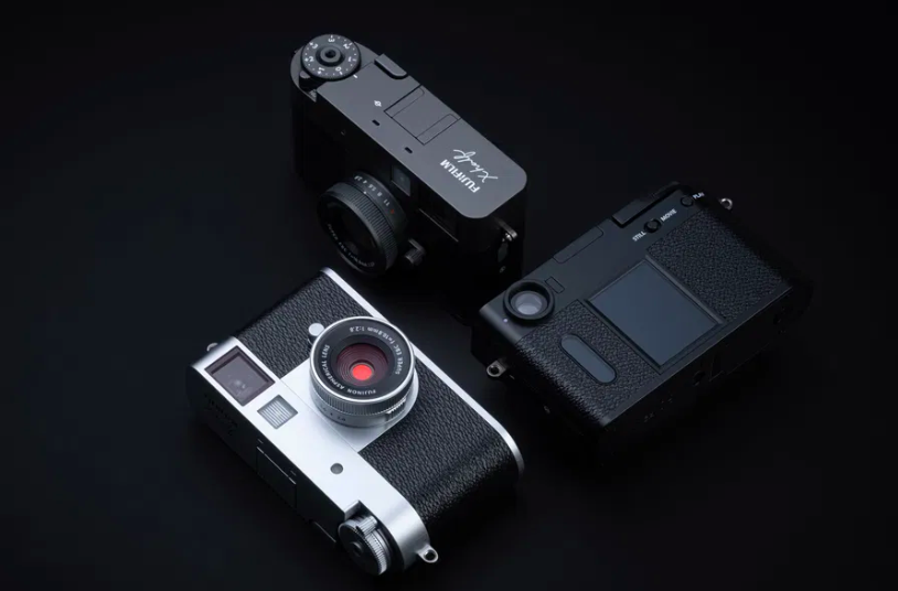 Fujifilm X Half-Frame. Fujifilm membuat gebrakan dengan meluncurkan kamera digital ringkas terbarunya, Fujifilm X Half-Frame.