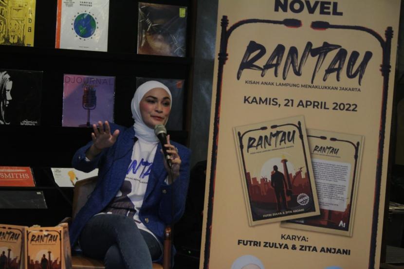 Futri Zulya mengidolakan Sri Mulyani dan Susi Pudjiastuti sebagai sosok Kartini di era modern.