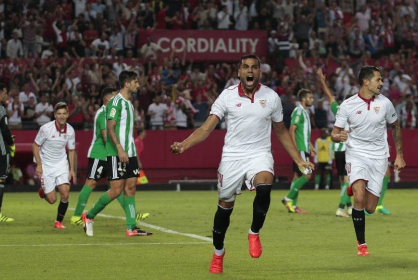 Gabriel Mercado merayakan gol ke gawang Real Betis, Selasa (20/9) malam WIB