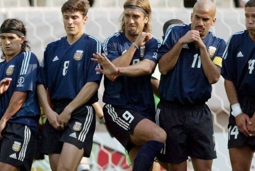 Gabriel Omar Batistuta (tengah) saat membela timnas Argentina.