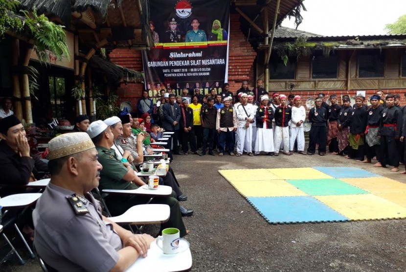 Gabungan pendekar silat nusantara (GPSN) deklarasi menjaga ulama, pesantren dan NKRI di Pesantren Dzikir Alfath Kota Sukabumi, Sabtu (17/3).