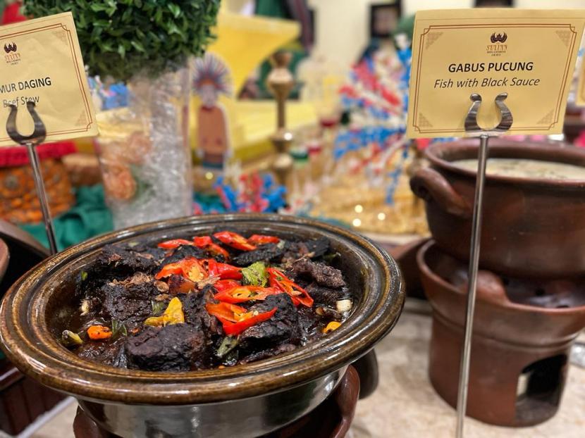 Gabus pucung, salah satu makanan khas Betawi yang dihadirkan di program A Week in Batavia di The Sultan Hotel & Residence Jakarta.