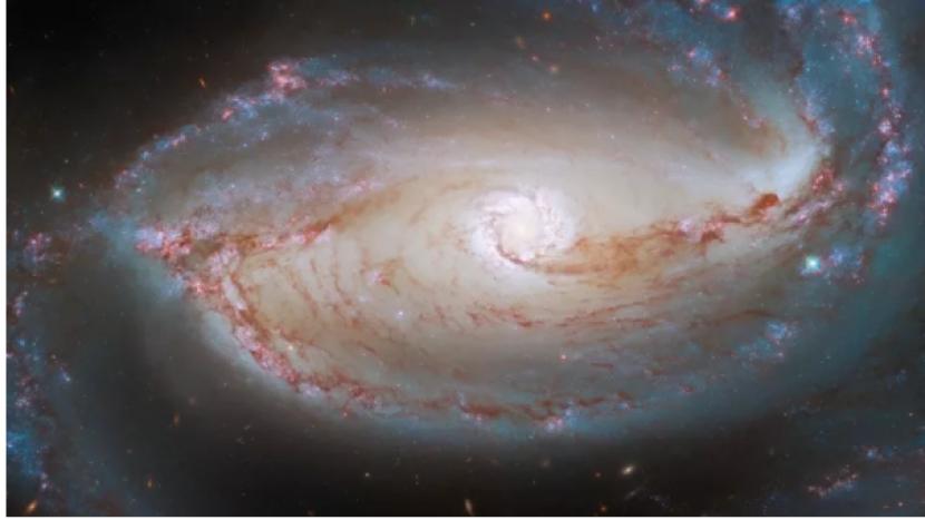  Gambar baru menunjukkan mata galaksi NGC 1097, yang berjarak 48 juta tahun cahaya dari Bumi. 