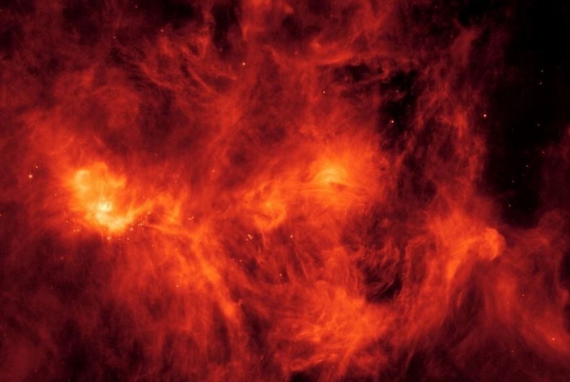 Gambar berupa awan terbakar yang berasal dari jarak 500 tahun cahaya di Bumi ditangkap melalui teleskop Spitzer.