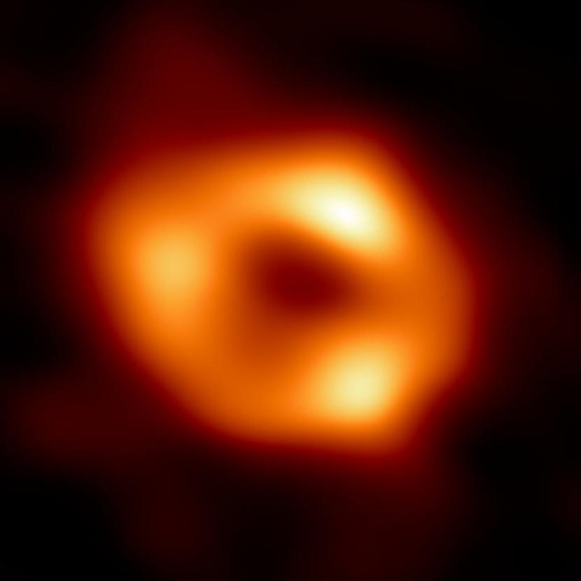 Gambar lubang hitam di pusat Galaksi Bima Sakti.