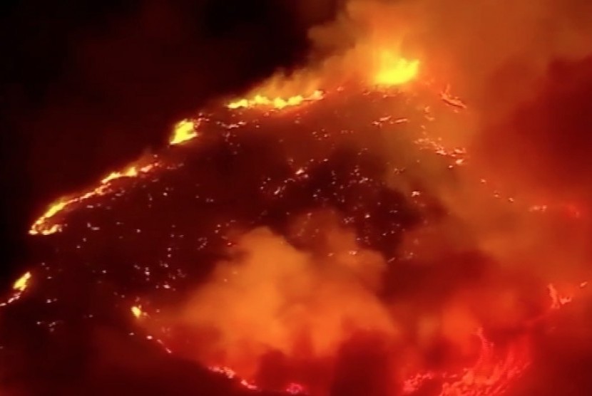 Gambar udara kebakaran hutan di California, AS