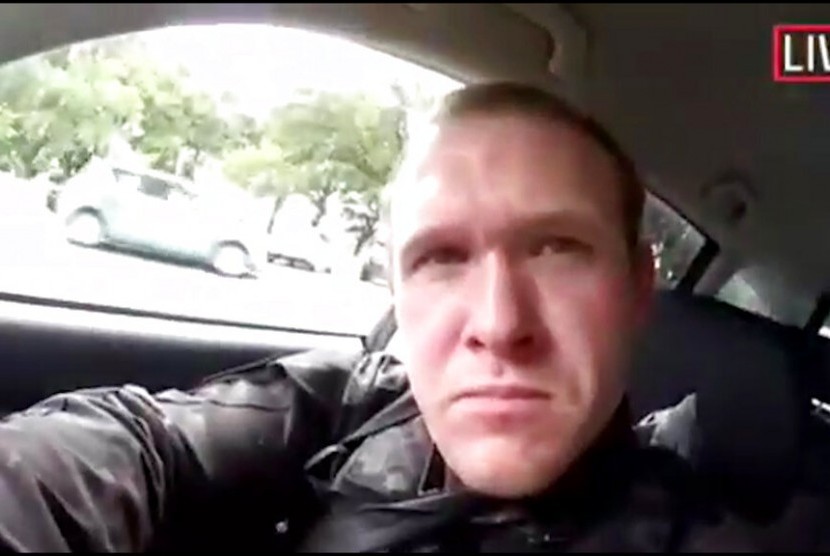 Gambar yang diambil dari video terduga pelaku penembakan masjid di Christchurch, Selandia Baru, Jumat (15/3).