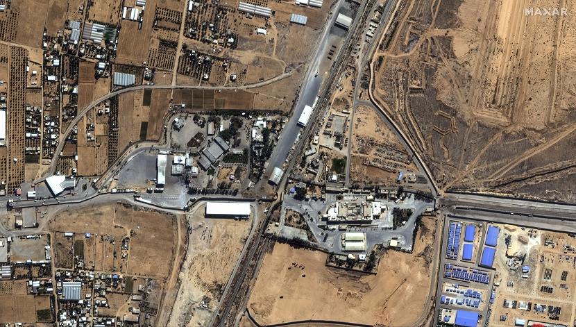 Gambar yang diambil oleh Maxar Technologies memperlihatkan penyeberangan Rafah antara Gaza dan Mesir pada 15 Oktober 2013. PBB menegaskan pintu perbatasan utama Rafah harus segera dibuka untuk beri bantuan ke warga Gaza