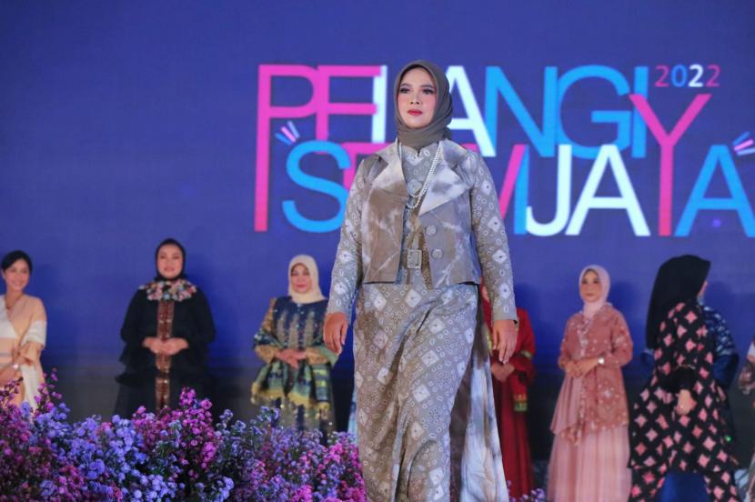 Gambo Muba berkesempatan tampil di ajang Kriya Sriwijaya Fashion Parade (KSFP) 2022.