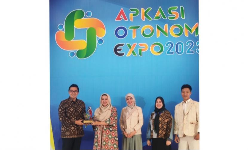 Gambo Muba, produk eco fashion asal Bumi Serasan Sekate berhasil meraih juara di fashion show APKASI Otda Expo 2023.