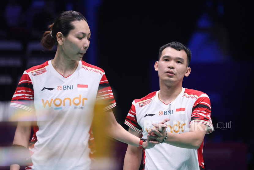 Ganda campuran Rinov Rivaldy/Gloria Emanuelle Widjaja saat beraksi melawan Denmark di Piala Sudirman 2025.