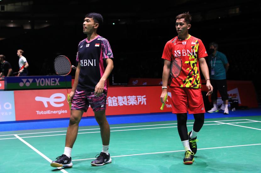 Ganda putra Fajar Alfian/Muhammad Rian Ardianto menjajaln lapangan Tokyo Metropolitan Gymnasium pada Sabtu (20/8/2022). Lapangan ini akan menjadi arena utama Kejuaraan Dunia BWF 2022. 