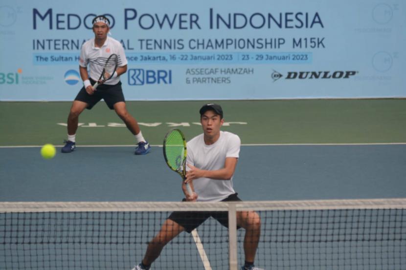 Ganda putra Indonesia, Nathan Anthony Barki (18 tahun)/Christopher Rungkat (33) mampu mencapai final Medco Power Indonesia International Tennis Championships usai mengempaskan duet India, Jumat (20/1/2023).
