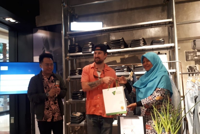 Gandeng Dompet Dhuafa, Standard Denim Supply Co luncurkan Nudie Jeans Charity Program di Jakarta, demi mengajak para pecinta denim berdonasi pada bulan Ramadhan, Senin, (6/5).