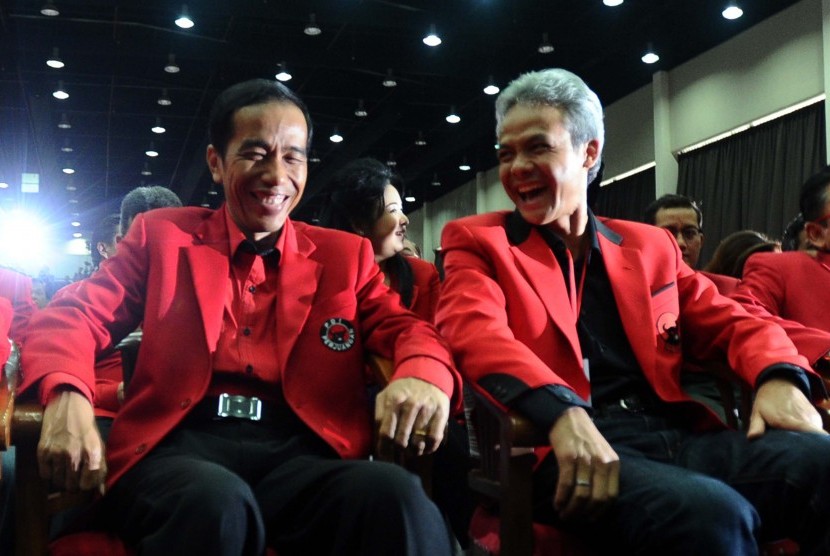 Ganjar Pranowo dan Jokowi. Pengamat sebut dukungan Jokowi untuk Ganjar terpengaruh seiring batalnya Piala Dunia.