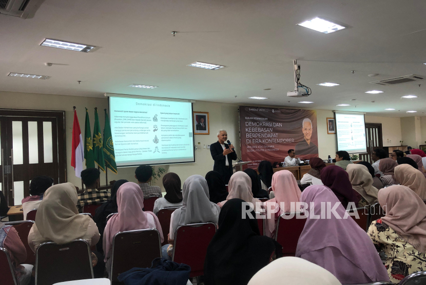 Ganjar Ingatkan Kritik Bertanggung Jawab dan Minta Polemik Dana Pemda Diklarifikasi