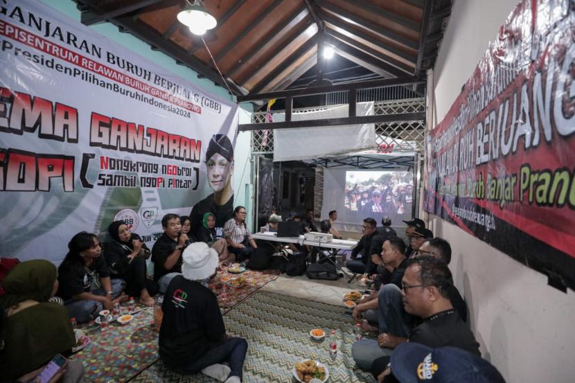 Ganjaran Buruh Berjuang mengadakan nonton bareng dan diskusi sambil ngopi santai di acara bertajuk Cinema dan Ngopi Ganjaran bersama warga yang merupakan pekerja informal di wilayah Kelurahan Tugu Selatan, Kecamatan Koja, Jakarta Utara. 