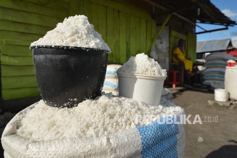 Garam (ilustrasi). Kementerian Perindustrian (Kemenperin) meminta industri untuk terus berkomitmen menggunakan garam lokal sesuai kesepakatan yang diteken pada medio 2019 lalu. 