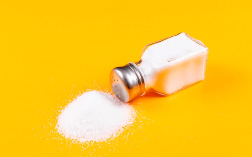 WHO merekomendasikan mengurangi konsumsi garam sampai kurang dari dua gram per hari atau 5 gram per hari garam. 