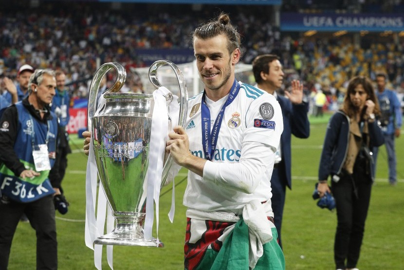 Gareth Bale bersama 'Si Kuping Besar'.