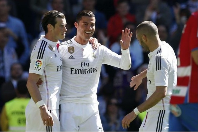 Gareth Bale (kiri), Cristiano Ronaldo (tengah), dan Karim Benzema.