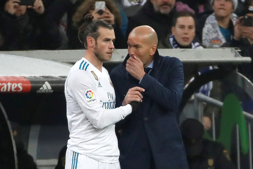 Gareth Bale (kiri) dan Pelatih Real Madrid Zinedine Zidane.