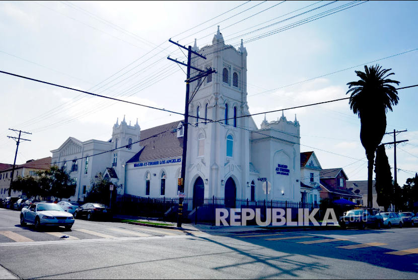 Bangunan tua yang berdiri sejak 1920 menjadi Masjid At Thohir Los Angeles. 