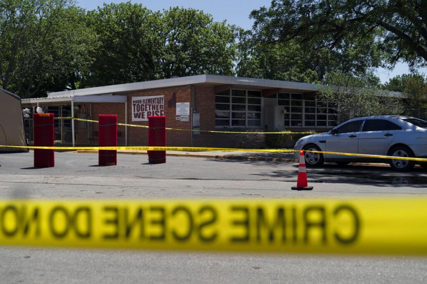 Garis polisi. Polisi Athens-Clarke County, Amerika Serikat (AS) mengatakan seorang anak berusia 14 tahun menembak dua orang remaja lainnya.