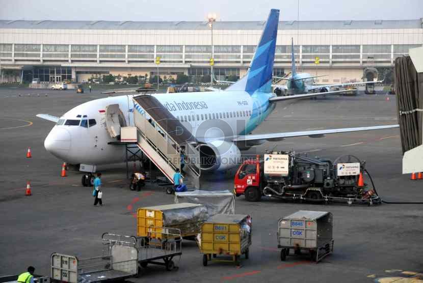 Garuda Indonesia's plane is seen in Soekarno Hatta Airport in Banten. (illustration)