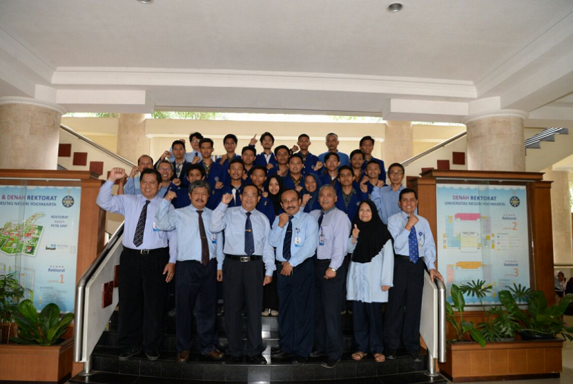 Garuda UNY Eco Team akan mengikuti kompetisi membuat kendaraan irit bahan bakar, Shell Eco Marathon, di Singapura.