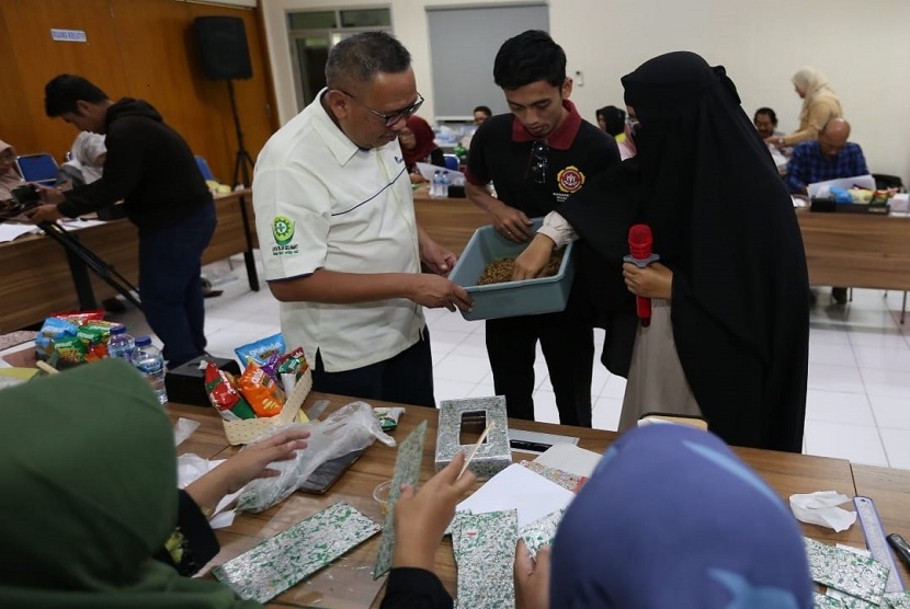 Garudafood sejak 2021 sudah berkolaborasi dengan para pemuda Karang Taruna Desa Sukobubuk, Pati, Jawa Tengah, dan lebih dari 20 bank sampah di Pati dalam melakukan pengelolaan limbah sampah organik maupun an-organik.