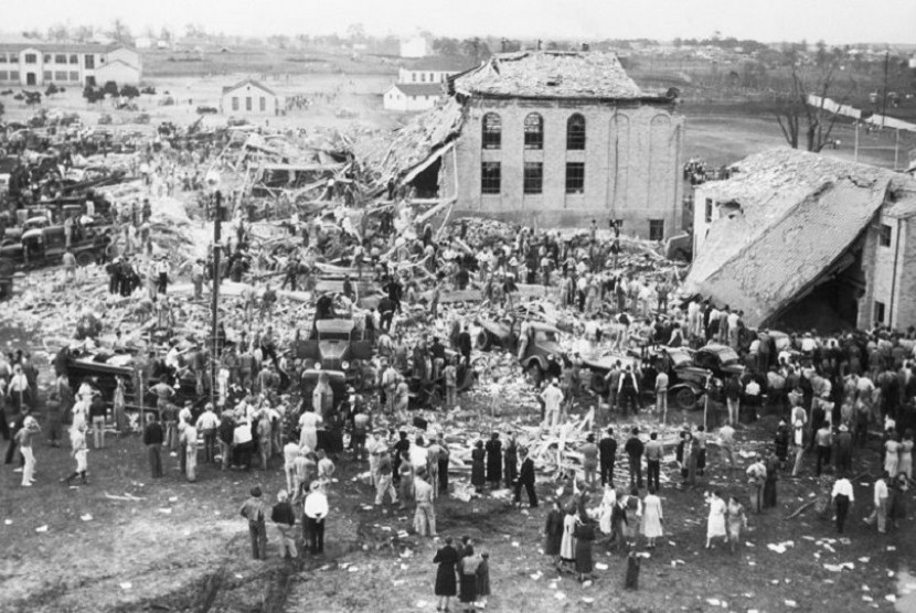 Gas alam meledak di Consolidated School of New London, Texas, pada 1937.
