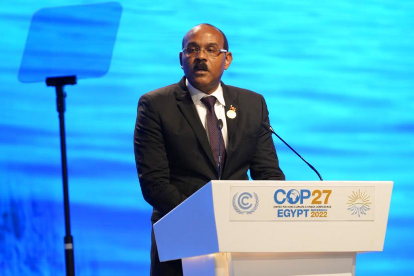 Gaston Browne, perdana menteri Antigua dan Barbuda, berbicara di KTT Iklim PBB COP27, Selasa, 8 November 2022, di Sharm el-Sheikh, Mesir.