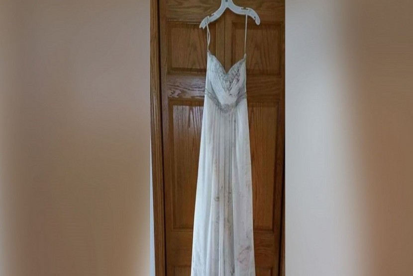 Gaun pengantin milik Kelly Newman yang terbawa tornado