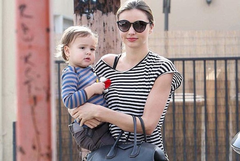 Gaya serasi Miranda Kerr dan putranya