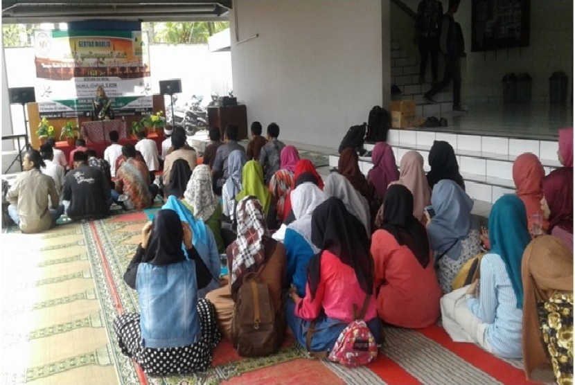 Gebyar peringatan Maulid Nabi Muhammad SAW di kampus AMIK BSI Tasikmalaya. 